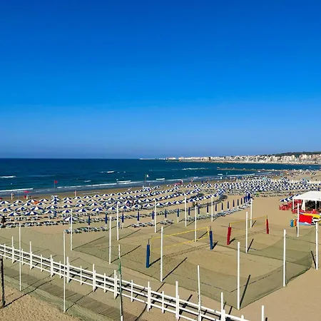 Ninfea Seaview - Elegant, Bright And Spacious, Steps From The Sea & Station Apartmán *